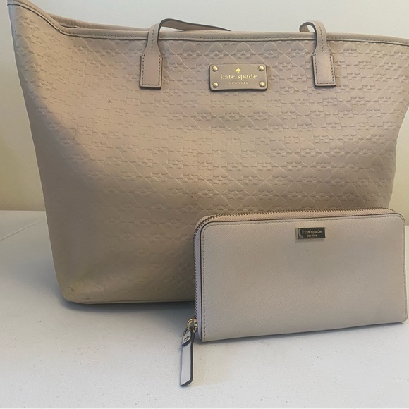 kate spade Handbags - Cream Kate Spade Bag w/ Matching Wallet